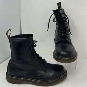 Women's Dr. Martens Sz 6 The Original Air Wair Smooth Black 8 Eye Leather Boots